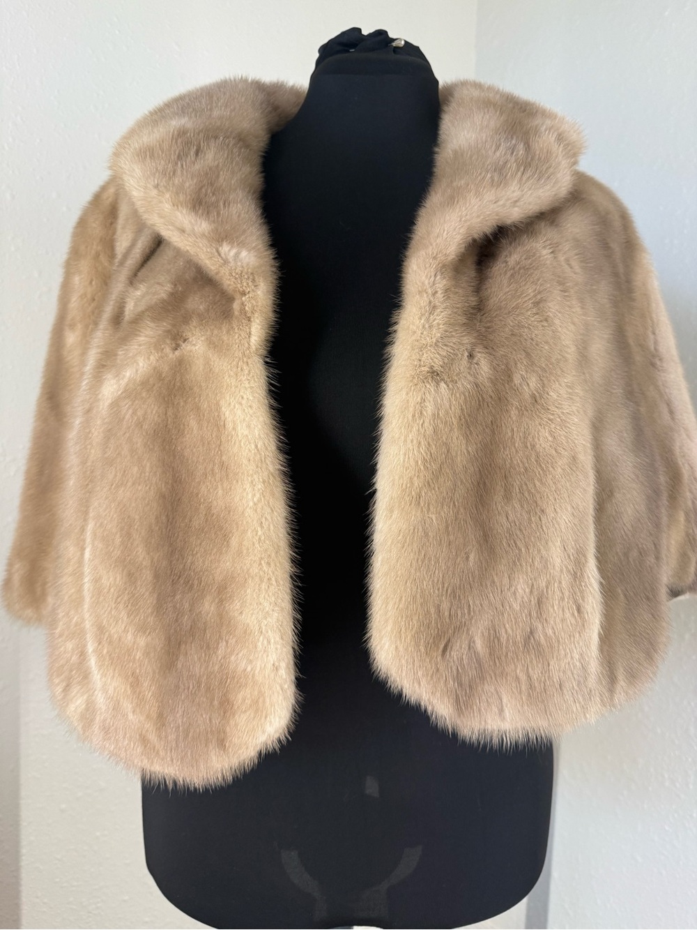 VintageWomen's stole Fur Cape Jacket in Light Beige